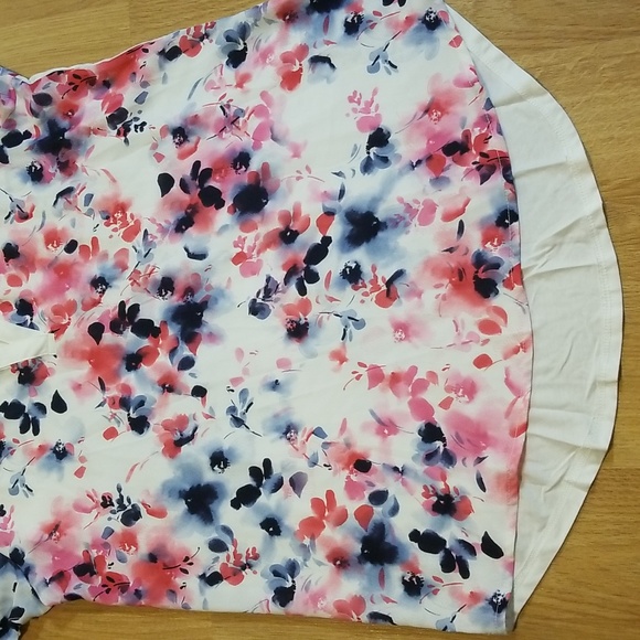 RW&CO white short sleeve floral print blouse small NWT - Picture 2 of 10